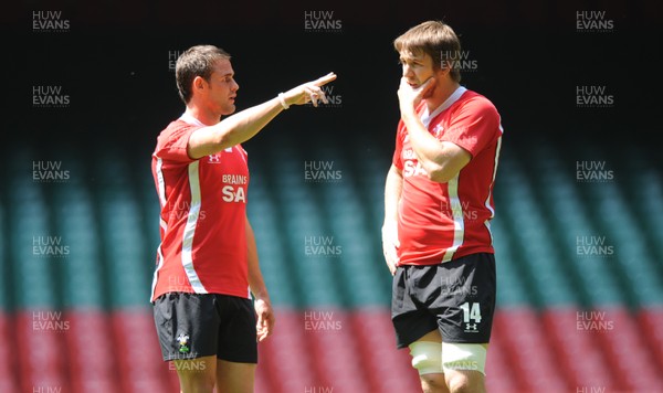 04.06.10 - Wales Rugby Captains Run - Lee Byrne and Ryan Jones during training. 