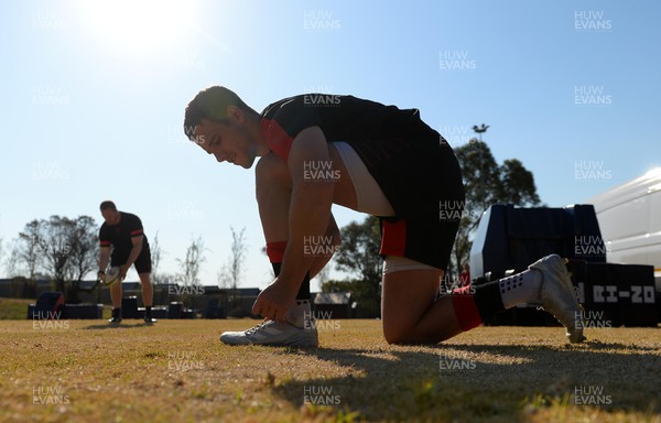 040722 - Wales Rugby Training - Kieran Hardy during training