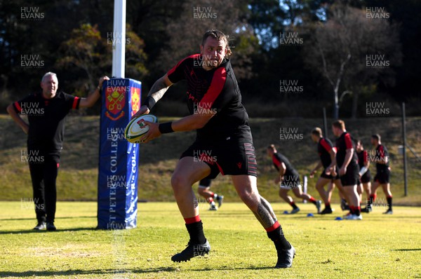 040722 - Wales Rugby Training - Sam Wainwright during training