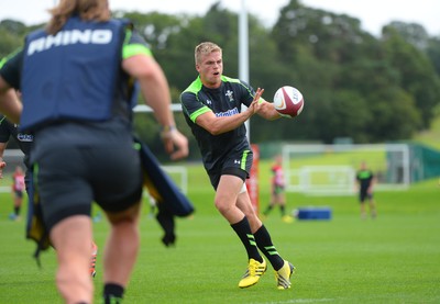 040815 - Wales Rugby Training -Gareth Anscombe during training