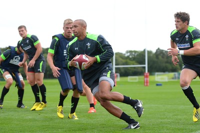 040815 - Wales Rugby Training -Eli Walker during training