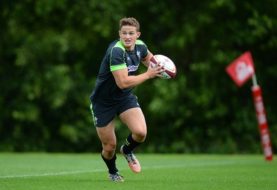 040815 - Wales Rugby Training -Hallam Amos during training