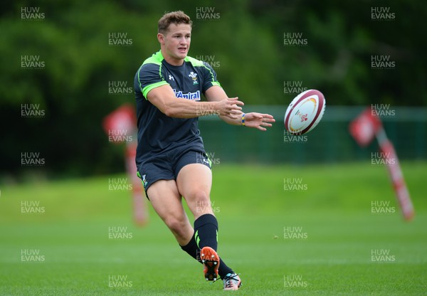 040815 - Wales Rugby Training -Hallam Amos during training