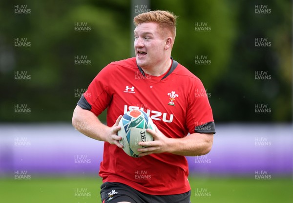041019 - Wales Rugby Training - Rhys Carre during training