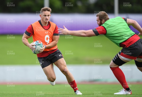 041019 - Wales Rugby Training - Hallam Amos during training