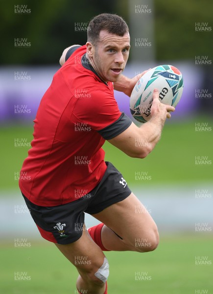 041019 - Wales Rugby Training - Gareth Davies during training