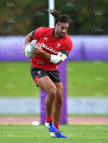 041019 - Wales Rugby Training - Josh Navidi during training
