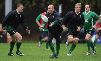 04.11.08 - Wales Rugby Training - Martyn Williams in action during training. 