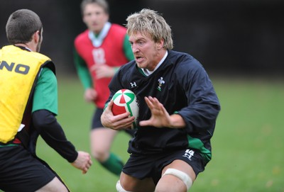 04.11.08 - Wales Rugby Training - Andy Powell in action during training. 