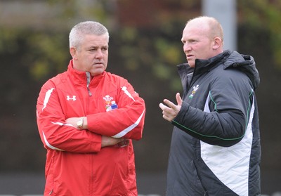 04.11.08 - Wales Rugby Head coach Warren Gatland with kicking coach Neil Jenkinsat a training session ahead of their sides clash against South Africa 