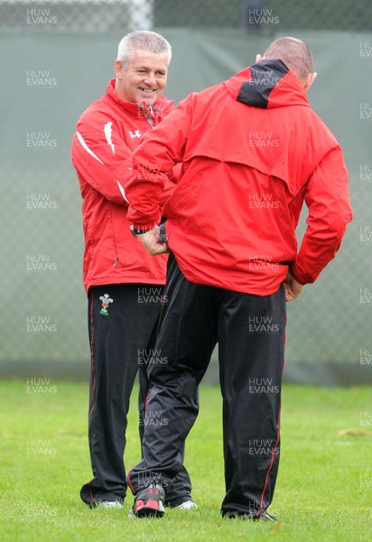 04.11.08 - Wales Rugby Head coach Warren Gatland at a training session ahead of his sides clash against South Africa 