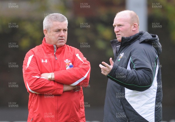 04.11.08 - Wales Rugby Head coach Warren Gatland with kicking coach Neil Jenkinsat a training session ahead of their sides clash against South Africa 