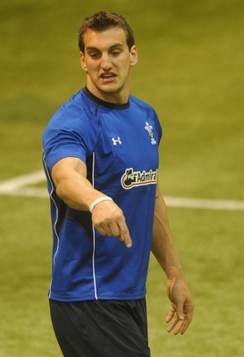 04.11.10 - Wales Rugby Training - Sam Warburton during training. 