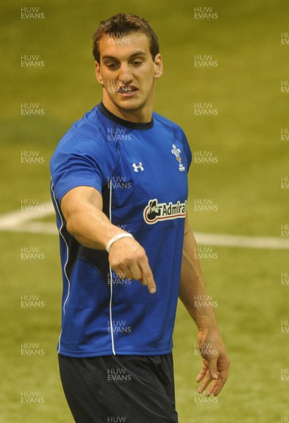 04.11.10 - Wales Rugby Training - Sam Warburton during training. 