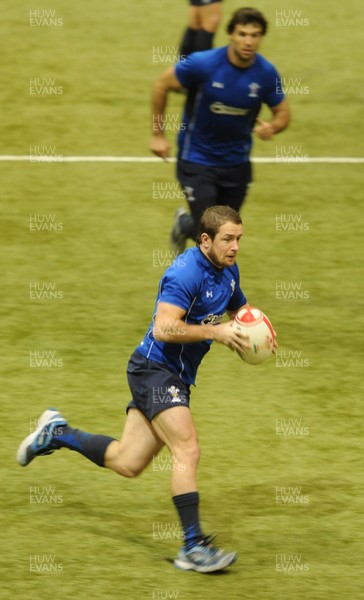 04.11.10 - Wales Rugby Training - Shane Williams during training. 