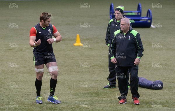 041114 - Wales Rugby Training -Warren Gatland talks to Dan Lydiate during training