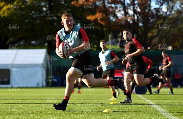 041121 - Wales Rugby Training - Rhys Carre during training