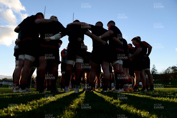 041121 - Wales Rugby Training - Huddle during training