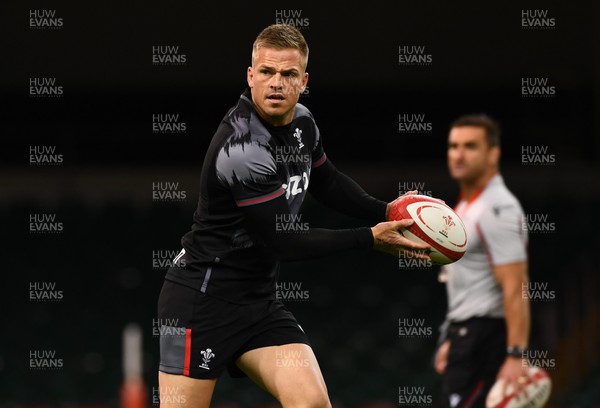 041122 - Wales Rugby Training - Garth Anscombe during training