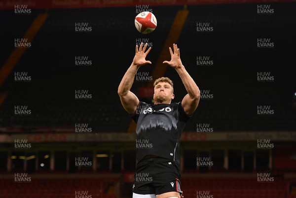 041122 - Wales Rugby Training - Will Rowlands during training