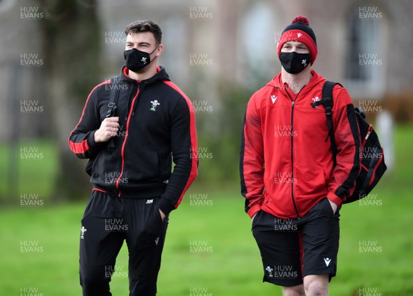 041220 - Wales Rugby Training - Johnny Williams and Johnny McNicholl during training