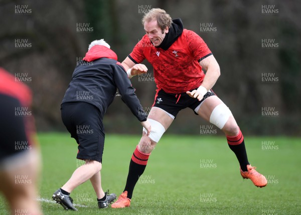 041220 - Wales Rugby Training - Paul Stridgeon and Alun Wyn Jones during training