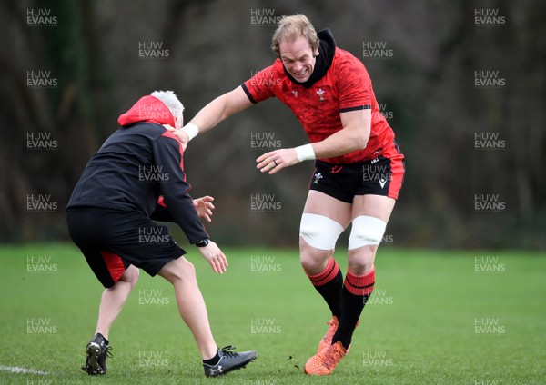 041220 - Wales Rugby Training - Paul Stridgeon and Alun Wyn Jones during training