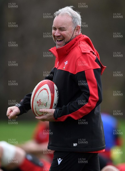 041220 - Wales Rugby Training - Wayne Pivac during training