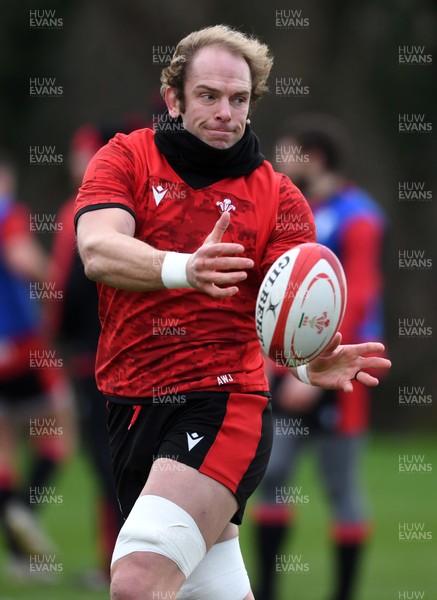041220 - Wales Rugby Training - Alun Wyn Jones during training