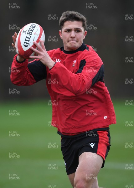 041220 - Wales Rugby Training - Callum Sheedy during training
