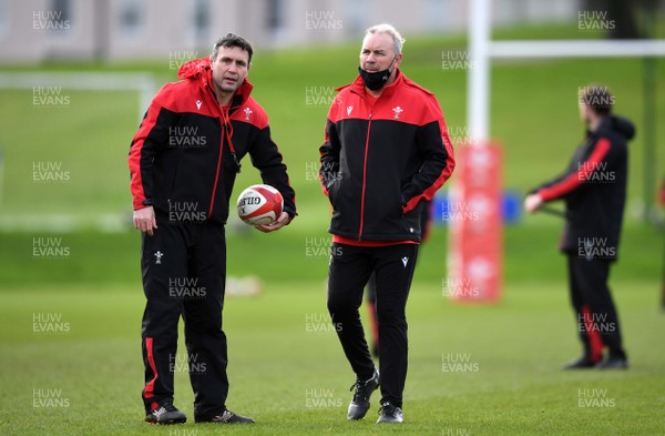 041220 - Wales Rugby Training - Stephen Jones and Wayne Pivac during training