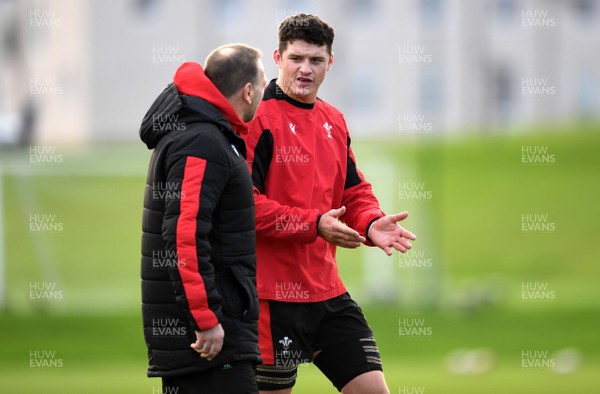 041220 - Wales Rugby Training - Jonathan Humphreys and James Botham during training