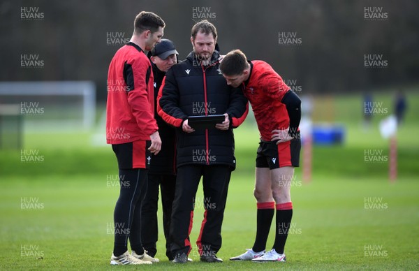 041220 - Wales Rugby Training - George North, Neil Jenkins, Rhodri Bown and Josh Adams during training