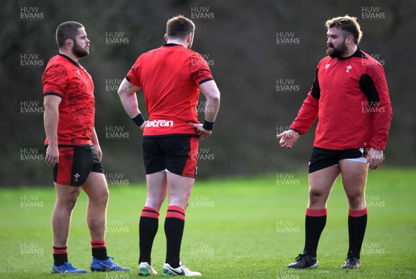041220 - Wales Rugby Training - Nicky Smith, Sam Parry and Tomas Francis during training