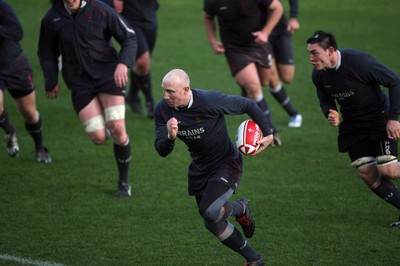 05.02.08 Wales Rugby Training,Cardiff... Wales Tom Shanklin breaks the line. 