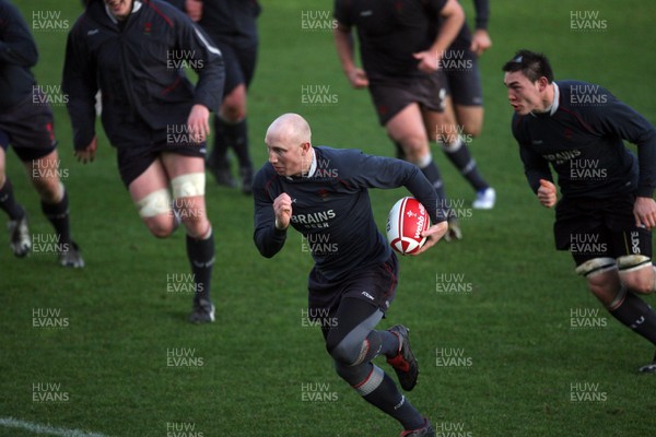 05.02.08 Wales Rugby Training,Cardiff... Wales Tom Shanklin breaks the line. 