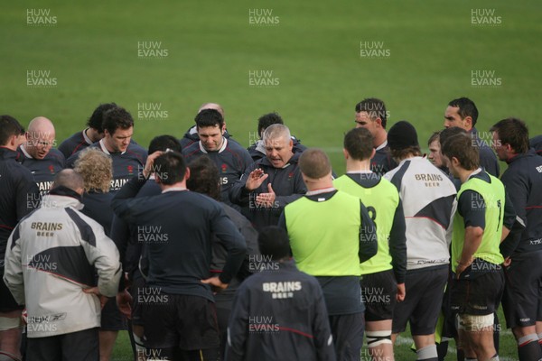 05.02.08 Wales Rugby Training,Cardiff... Wales Coach Warren Gatland rallies his troops. 