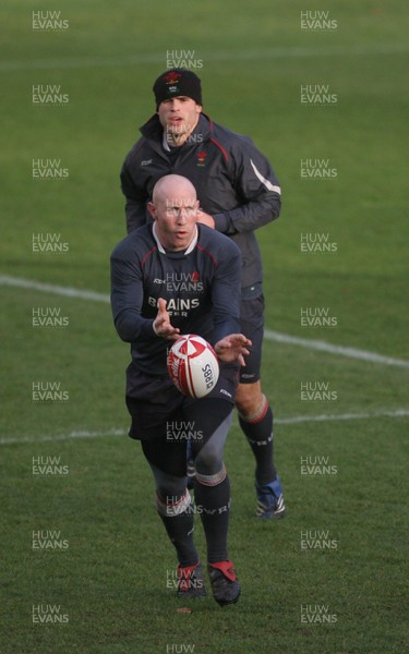 05.02.08 Wales Rugby Training,Cardiff... Wales Tom Shanklin watched by Jamie Roberts. 