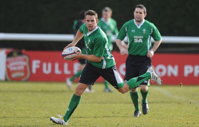 05.02.10 - Wales Rugby Training -  Lee Byrne watched by Stephen Jones. 