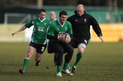05.02.10 - Wales Rugby Training -  Jamie Roberts, supported by Martyn Williams and Shane Williams. 