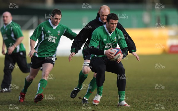 05.02.10 - Wales Rugby Training -  Jamie Roberts, supported by Martyn Williams and Shane Williams. 