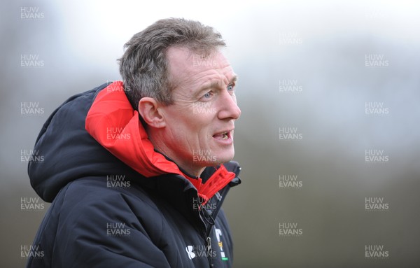 050213 - Wales Rugby Training -Wales coach Rob Howley during training