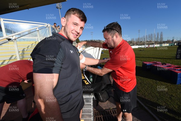 050219 - Wales Rugby Training - Elliot Dee with Dr Geoff Davies during training