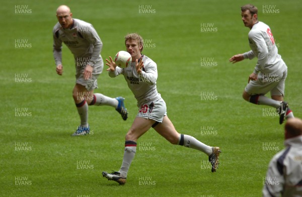 050307 - Wales Rugby Training - Dwayne Peel takes a pass during training 