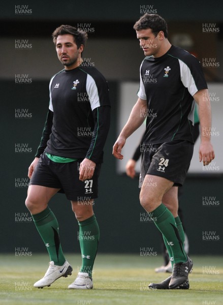 05.03.09 - Wales Rugby Training - Gavin Henson chats to Jamie Roberts during training. 
