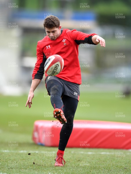 050320 - Wales Rugby Training - Leigh Halfpenny during training
