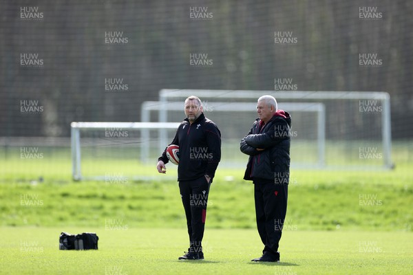 050324 - Wales Rugby Training at the start of the week leading to their 6 Nations game against France - Jonathan Humphreys, Forwards Coach and Warren Gatland, Head Coach during training