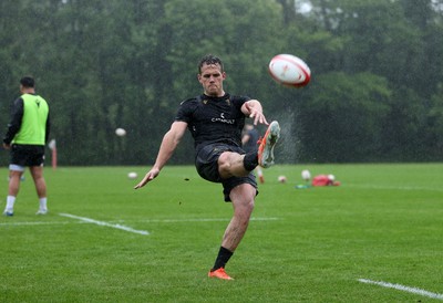 050625 - Wales Rugby Training - Kieran Hardy during training