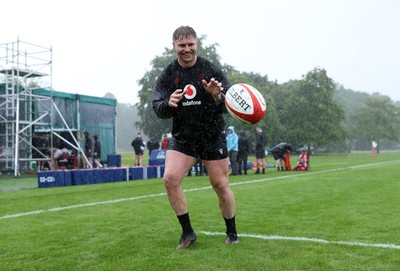 050625 - Wales Rugby Training - Aaron Wainwright during training
