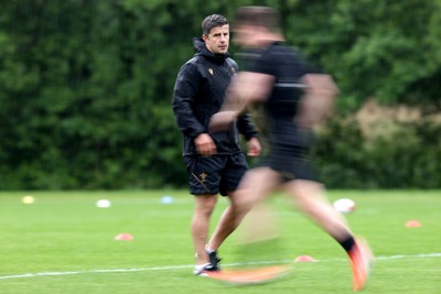 050625 - Wales Rugby Training - Robin Sowden-Taylor, Strength & Conditioning Coach during training
